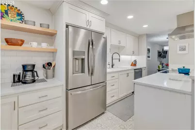 5624 S Riverside Ln #8, Portland, OR 97239 - Photo 4