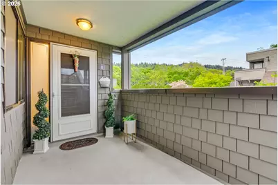 5624 S Riverside Ln #8, Portland, OR 97239 - Photo 2
