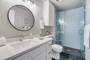 5624 S Riverside Ln, Portland, OR 97239 - Photo 20