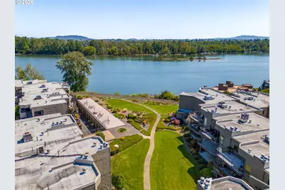 5624 S Riverside Ln #8, Portland, OR 97239 - Photo 1