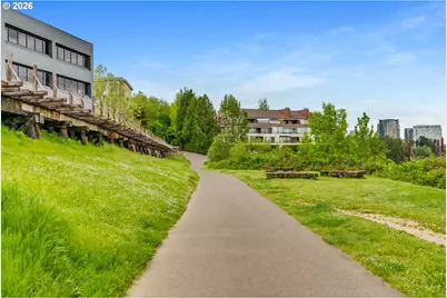 5624 S Riverside Ln #8, Portland, OR 97239 - Photo 32
