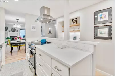 5624 S Riverside Ln #8, Portland, OR 97239 - Photo 10
