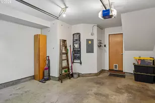 5910 NE Hoyt St, Portland, OR 97213 - Photo 32