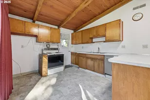 12825 SE Lincoln St, Portland, OR 97233 - Photo 14