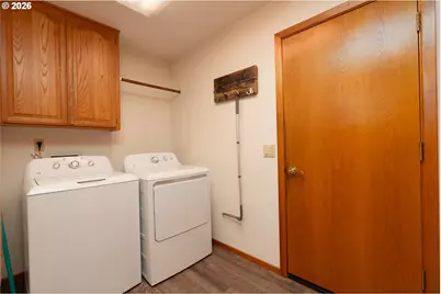 2309 NW Parkdale Ave, Roseburg, OR 97471 - Photo 12