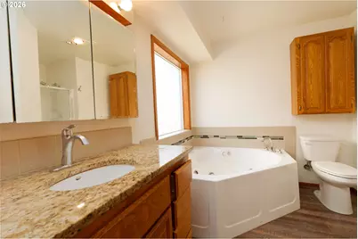 2309 NW Parkdale Ave, Roseburg, OR 97471 - Photo 8