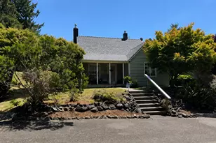 558 11th Ave, Coos Bay, OR 97420 - Photo 1