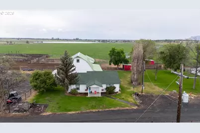 10400 SW Houston Lake Rd, Powell Butte, OR 97753 - Photo 2