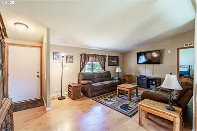 1065 6th St, Gervais, OR 97026 - Photo 4