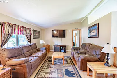 1065 6th St, Gervais, OR 97026 - Photo 6