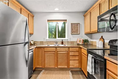 3031 Hummingbird Ln, Eugene, OR 97405 - Photo 14