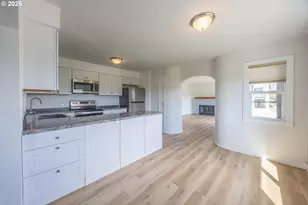 1830 NW Goetz St, Roseburg, OR 97471 - Photo 2