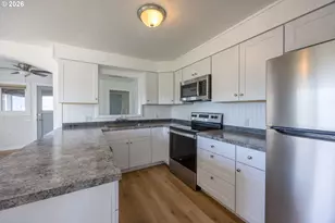 1830 NW Goetz St, Roseburg, OR 97471 - Photo 4