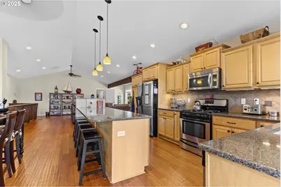 238 SW 27th St, Newport, OR 97365 - Photo 8