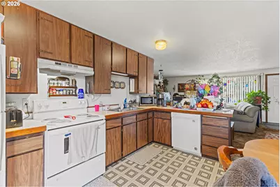 401 S Marple St, Coos Bay, OR 97420 - Photo 6