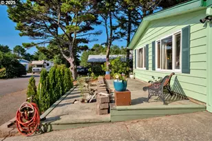 1601 Rhododendron Dr, Florence, OR 97439 - Photo 6