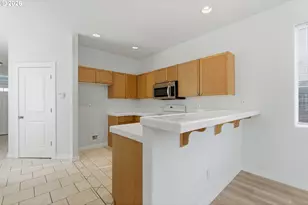 4236 NE 76th Ave, Portland, OR 97218 - Photo 4