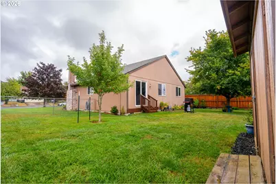 325 NW Denton Ave, Dallas, OR 97338 - Photo 24