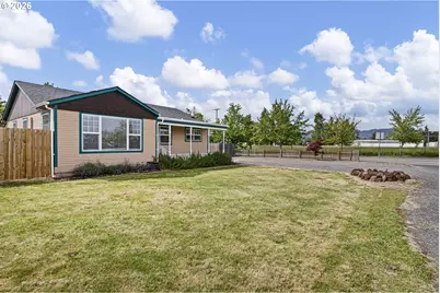 694 32nd St, Springfield, OR 97478 - Photo 2