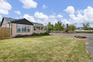 694 32nd St, Springfield, OR 97478 - Photo 2