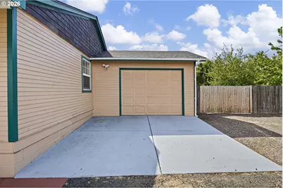 694 32nd St, Springfield, OR 97478 - Photo 6