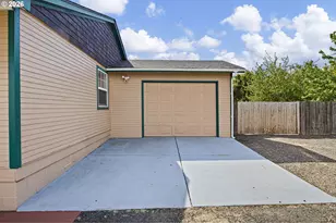 694 32nd St, Springfield, OR 97478 - Photo 6