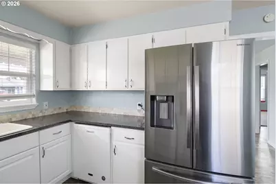 694 32nd St, Springfield, OR 97478 - Photo 16