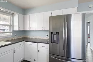 694 32nd St, Springfield, OR 97478 - Photo 16