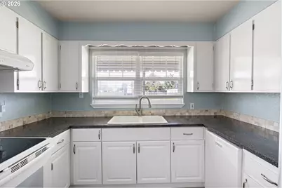 694 32nd St, Springfield, OR 97478 - Photo 18