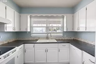 694 32nd St, Springfield, OR 97478 - Photo 18