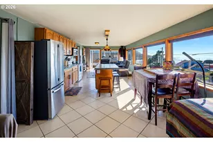 242 Prospect Ave, Yachats, OR 97498 - Photo 8