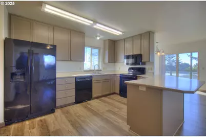 405 Arnold Ln, Brookings, OR 97415 - Photo 8