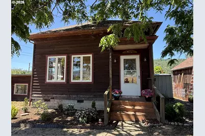 146 1st St, Myrtle Point, OR 97458 - Photo 2