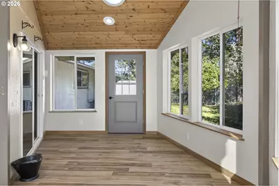302 Arcadia Dr, Roseburg, OR 97471 - Photo 12