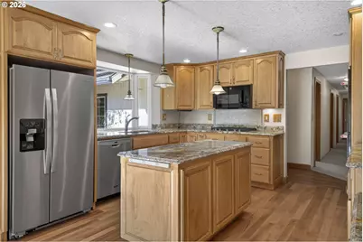 302 Arcadia Dr, Roseburg, OR 97471 - Photo 6