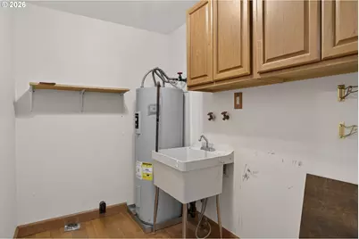 302 Arcadia Dr, Roseburg, OR 97471 - Photo 14