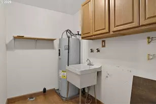 302 Arcadia Dr, Roseburg, OR 97471 - Photo 14