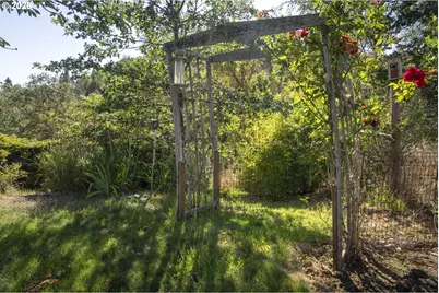 302 Arcadia Dr, Roseburg, OR 97471 - Photo 38