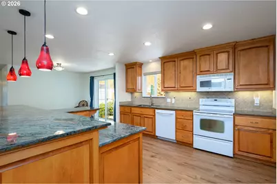 1220 NE Cambrian Ct, Roseburg, OR 97470 - Photo 12