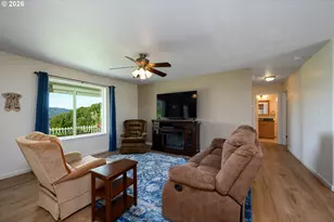 1220 NE Cambrian Ct, Roseburg, OR 97470 - Photo 6