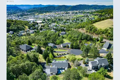 1220 NE Cambrian Ct, Roseburg, OR 97470 - Photo 42