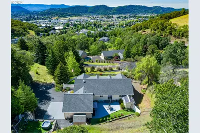 1220 NE Cambrian Ct, Roseburg, OR 97470 - Photo 36