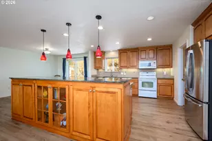 1220 NE Cambrian Ct, Roseburg, OR 97470 - Photo 10