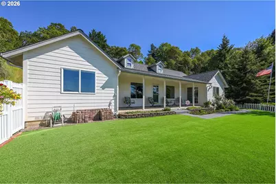 1220 NE Cambrian Ct, Roseburg, OR 97470 - Photo 1