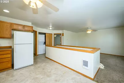 1411 NE Logan St, McMinnville, OR 97128 - Photo 6