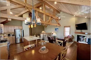 132 E Surfcrest Ave, Cannon Beach, OR 97110 - Photo 10