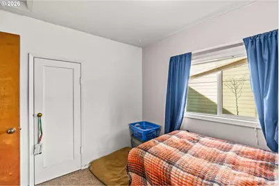 910 S 10th St, Cottage Grove, OR 97424 - Photo 10