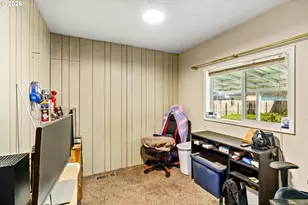 910 S 10th St, Cottage Grove, OR 97424 - Photo 12