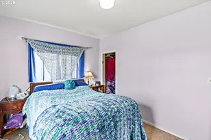 910 S 10th St, Cottage Grove, OR 97424 - Photo 8