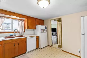 910 S 10th St, Cottage Grove, OR 97424 - Photo 14